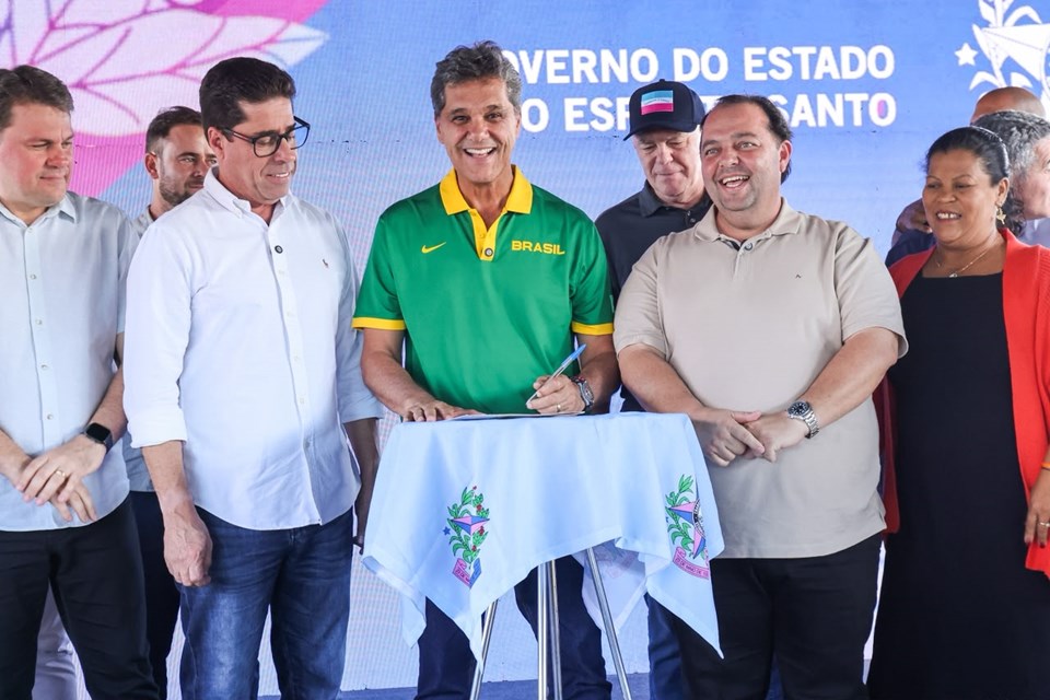 Ricardo Ferraço inaugura obra em Anchieta e  anuncia mais  investimentos em infraestrutura e educação