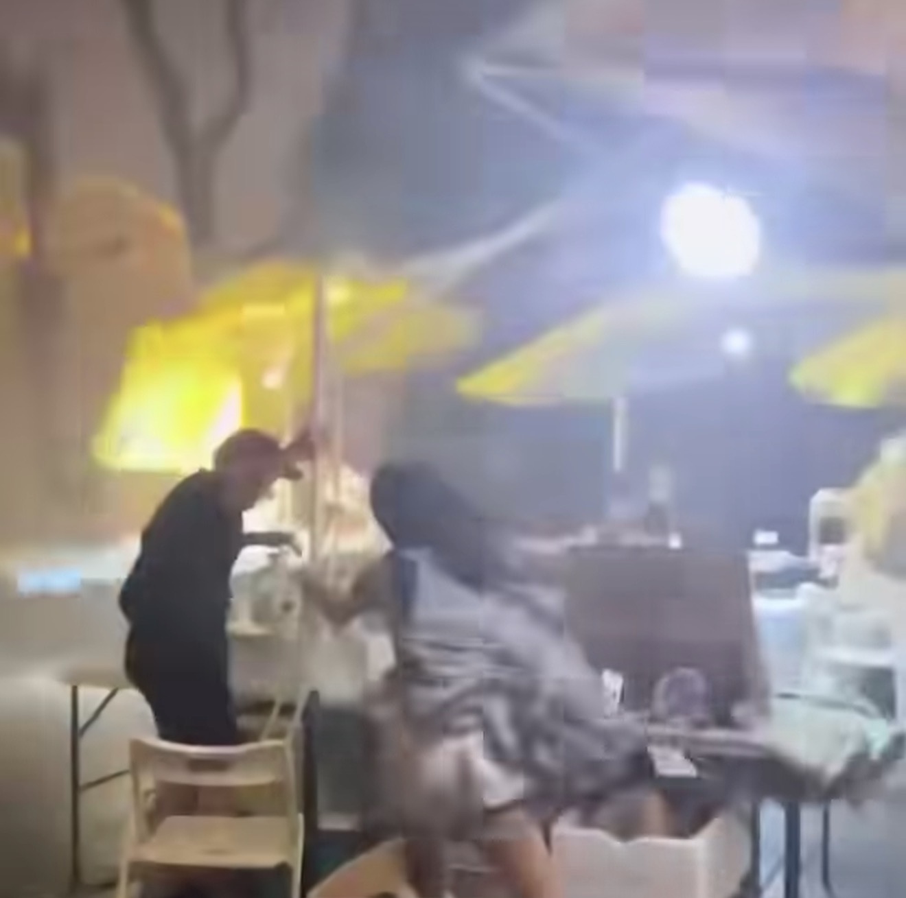 Tornado deixa mortos e feridos